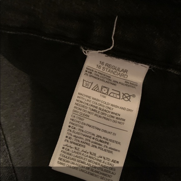 π  Mid-Rise Cropped Flare-Ankle Jeans - Picture 15 of 15